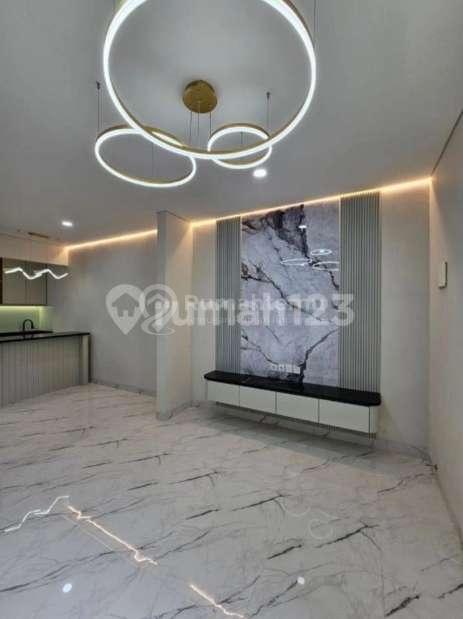 Dijual Rumah Cantilk Dn Asri di Delatinos BSD