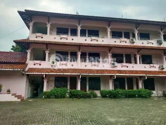 Tanah Berikut Bisnis Kos-Kosan Dekat Universitas Indonesia