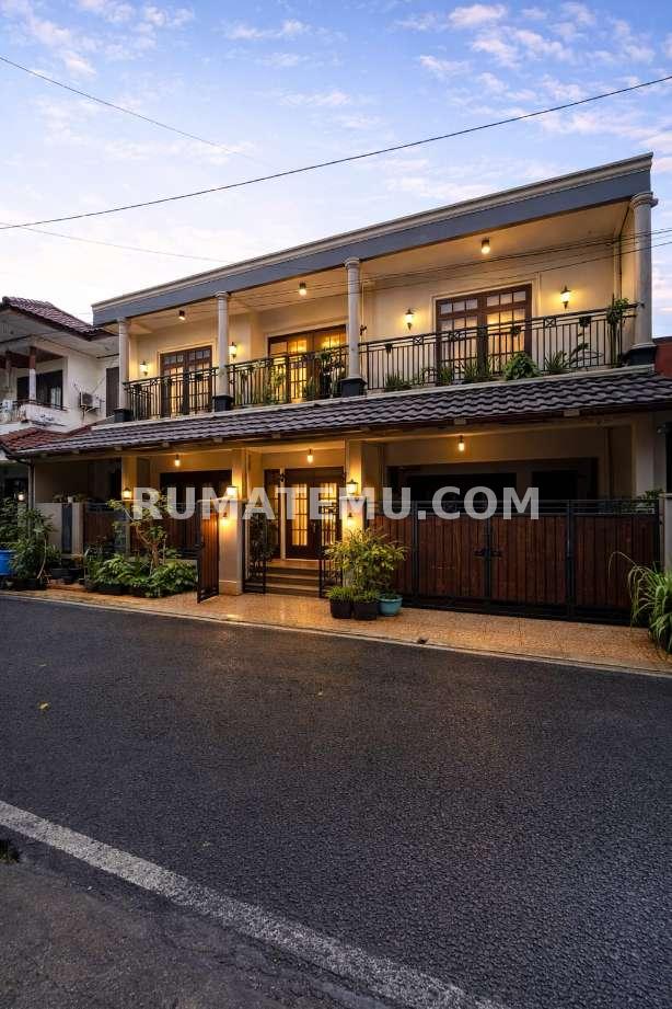 D21/DIJUAL CEPAT RUMAH POSISI DEPAN TAMAN DALAM KOMPLEK DI KAYU PUTIH JAKARTA TIMUR