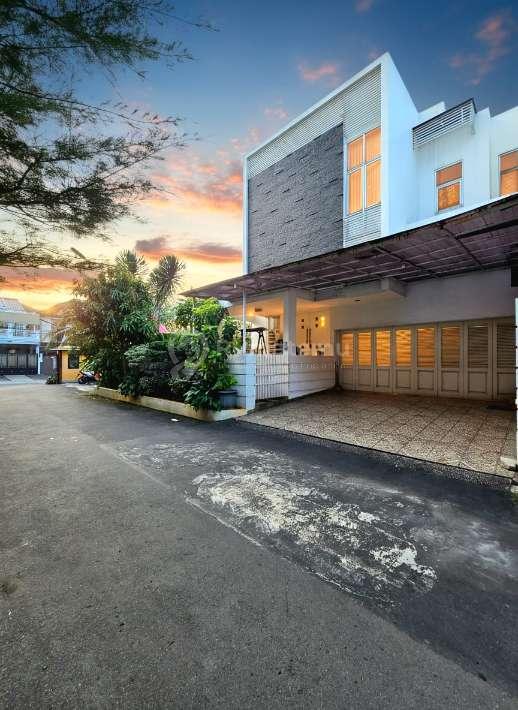 Dijual Rumah Dengan Private Poll Dalam Cluster Billymoon Pondok Kelapa 