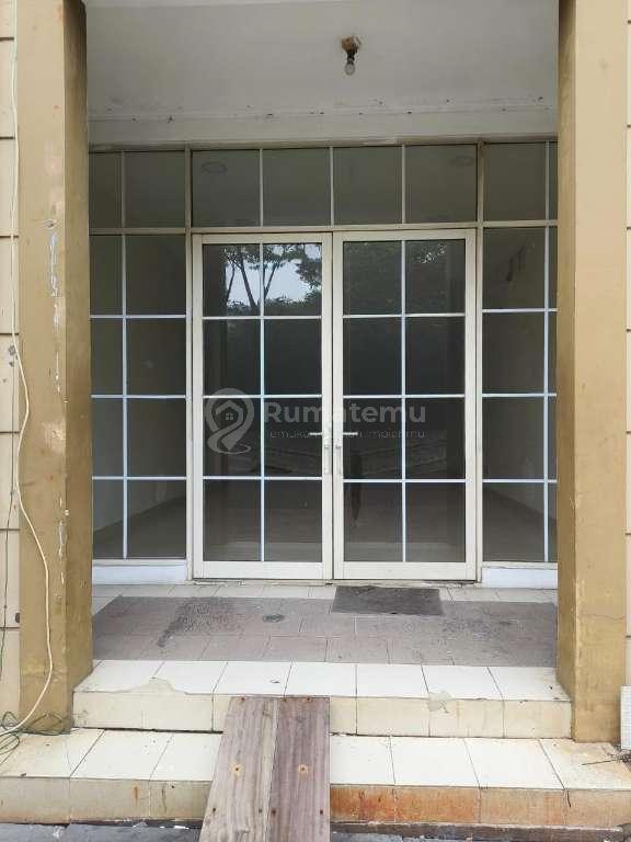 Ruko Sentra Niaga – Green Lake City , Posisi hadap jalan, strategis untuk usaha