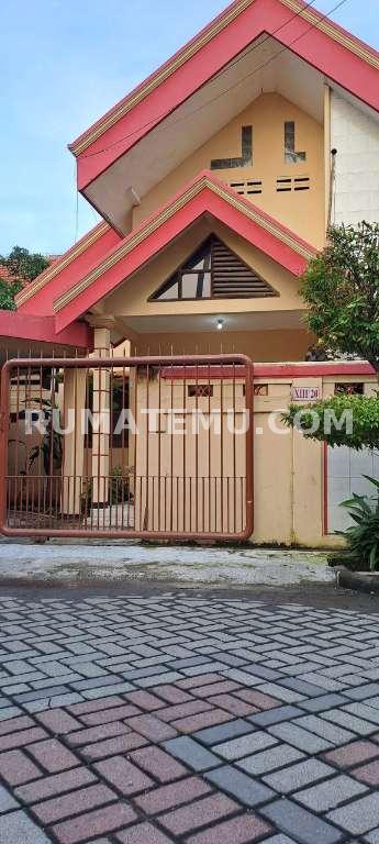 Dijual Rumah Besar 2 lantai di Hook, di Perumahan Semolowaru Surabaya 