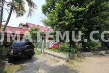 Rumah di Pangkalan Jati dengan Taman Luas, Depok