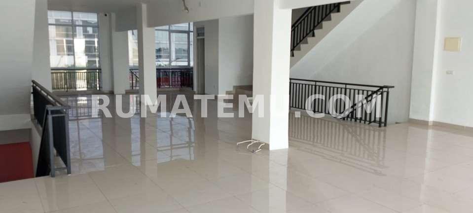 Ruko Gandeng Golf Island