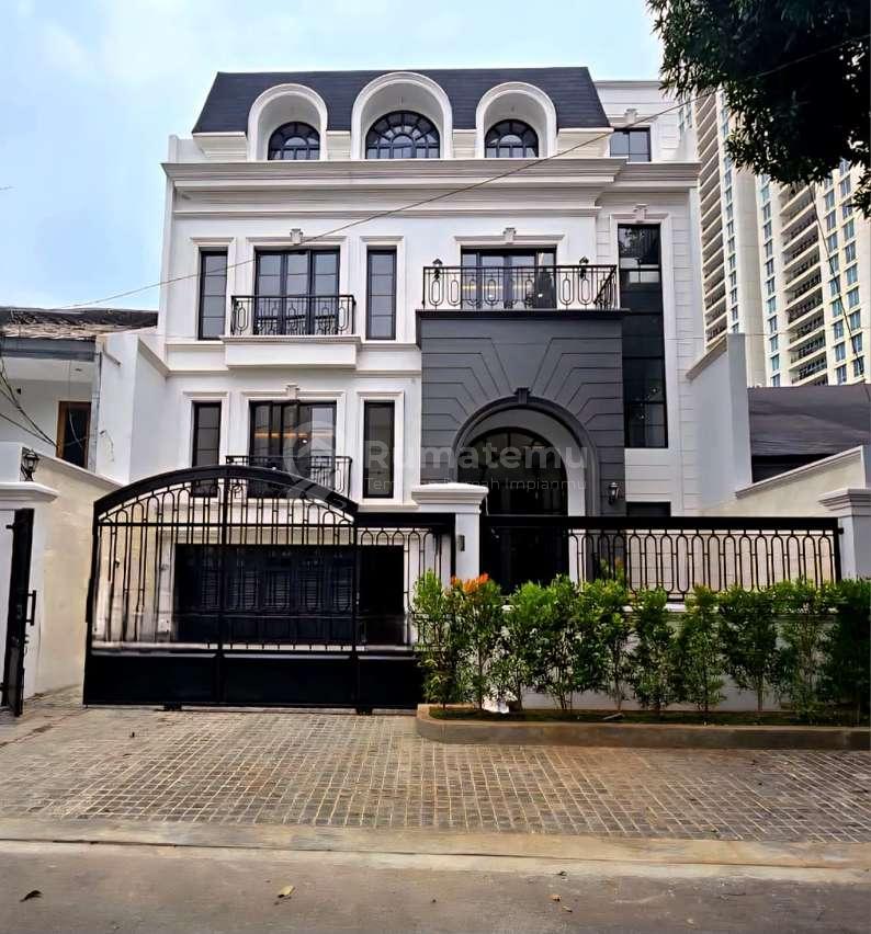 Rumah di Area Pakubuwono Kebayoran Baru