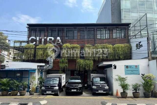 Gedung Kantor 3 Lantai di Area Komerisal Farmawati