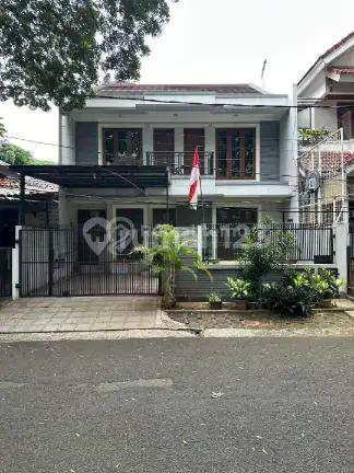 Rumah Cantik Akses Jalan Lebar, Lokasi Premium di Pondok Indah