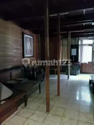 Di Jual Rumah lama harga hitung tanah saja. Lokasi nyaman, tenang dan aman di Jl MPR Cipete-Cilandak