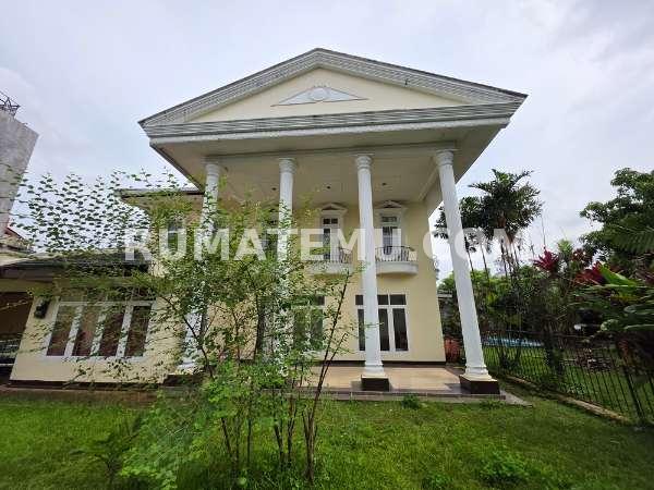 Rumah Cilandak Bagus dengan Taman, Jakarta Selatan