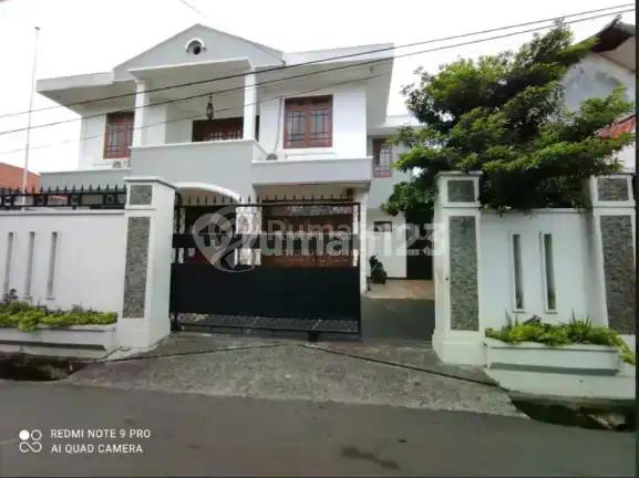 Dijual Rumah 2 Lantai Sap Huni Dijalan Persatuan Raya Kebon Jeruk, Jakarta Barat