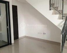 Dijual Rumah PIK2 Osaka Residence siap huni view kolam renang