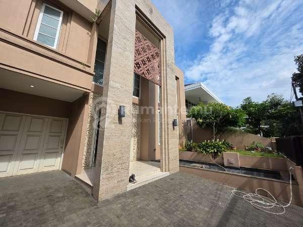 Sewa Rumah Pondok Indah Depan Taman, Jakarta Selatan