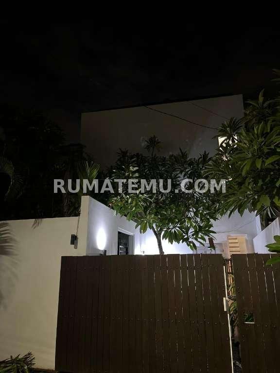 DI JUAL RUMAH 2 LANTAI At TAMAN WIRA UMA DWI DENPASAR BALI