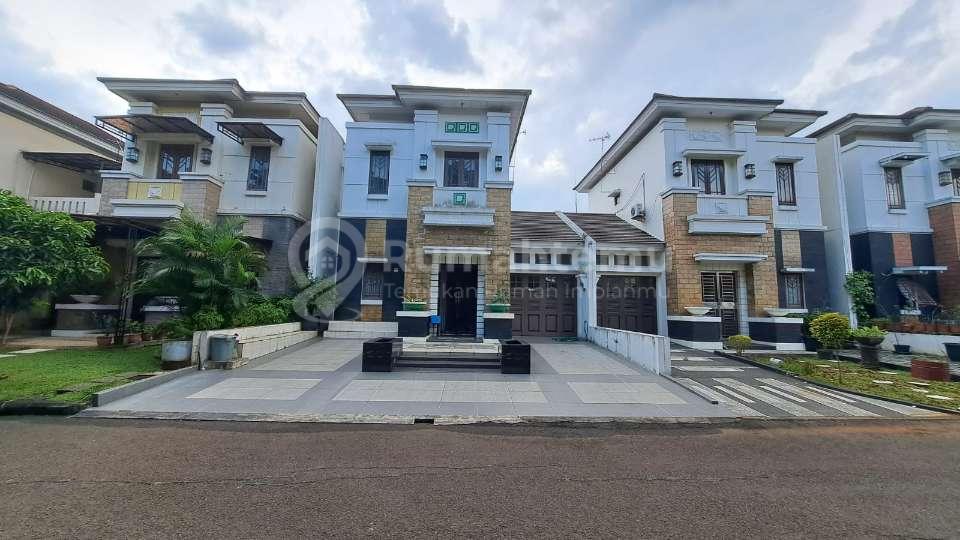 Rumah Eksklusif 250m2 depan Mall Grand WIsata Bekasi