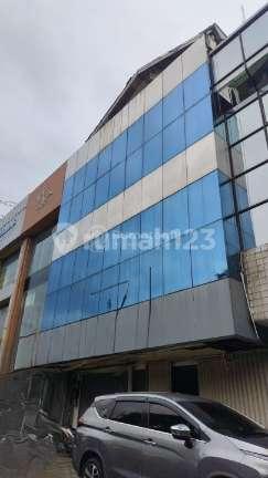 Di Sewa Ruko Gandeng Min Sewa 2 Tahun Hadap Jalan Raya di Plaza Kebon Jeruk Jakarta Barat