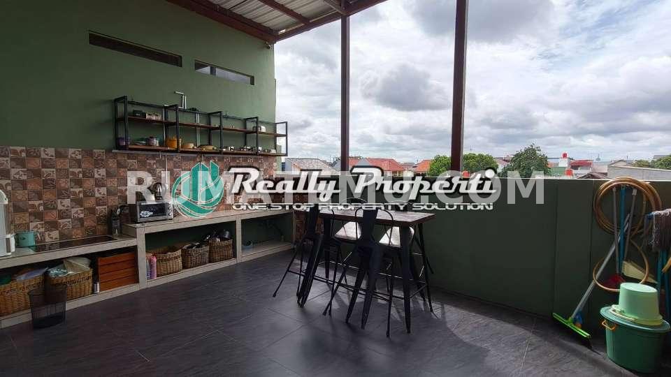 Dijual Tempat Usaha 2 ½ Lantai Lokasi Strategis di Pondok Bambu Jakarta Timur