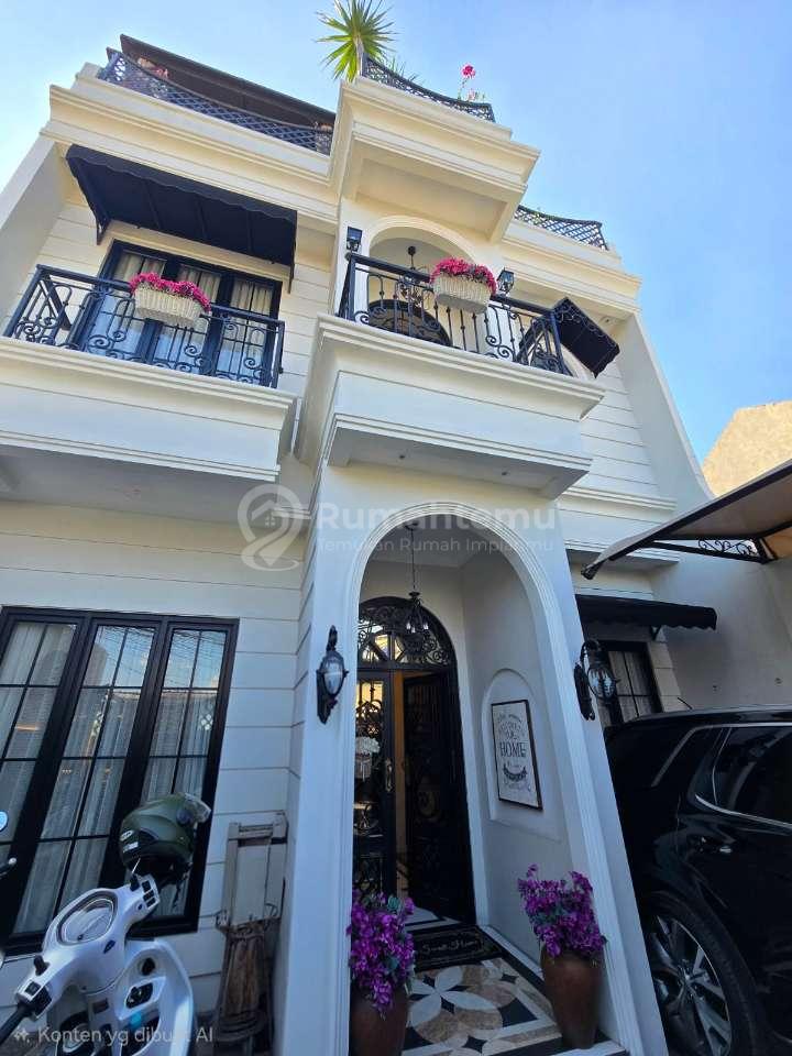 Rumah Mewah Full Furnished Dengan Rofftop Cantik Di Condet Jakarta Timur 