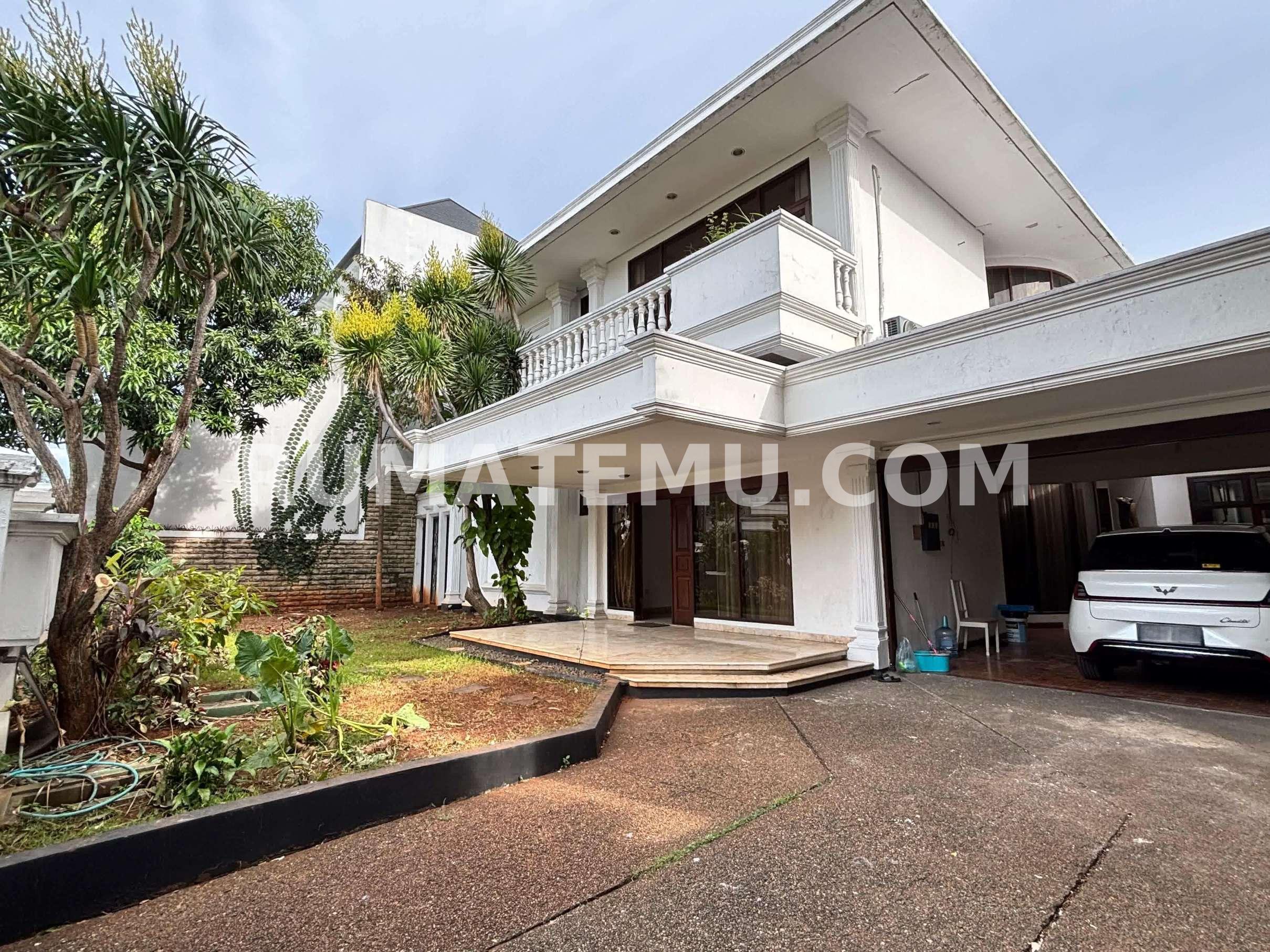 Disewa Rumah American Classy dengan 4 Kamar Tidur dan Ensuite Bathroom di Area One Gate System Elite Permata Hijau Jakarta Selatan