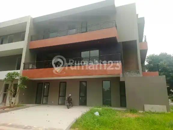 Feronia Alam Sutera Rumah 3 Lantai Hook dan Lift