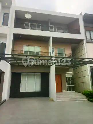 Cluster Onyx Alam Sutera Rumah 3 Lantai Luas 200M Badan