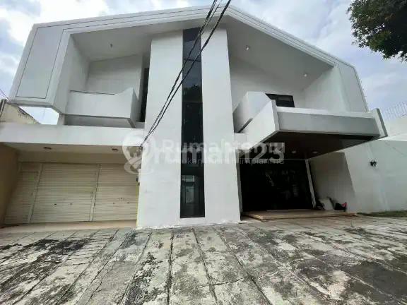 Rumah Bagus Terawat di Kemang