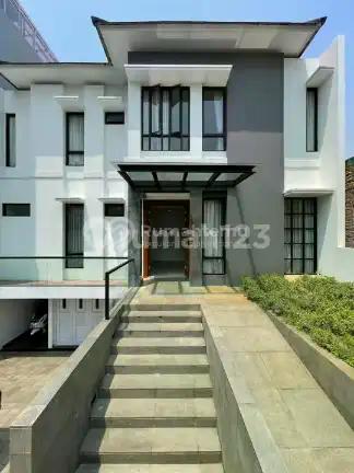 Brand New Modern Minimalist House di Kawasan Elite Menteng